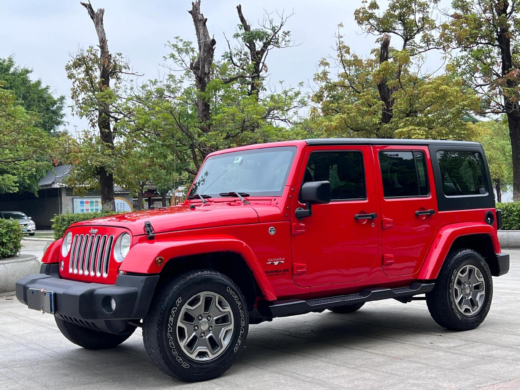 0l245马力,前置四驱,5档手自一体,带上坂铺助,陡坡缓降,胎压检测,车身