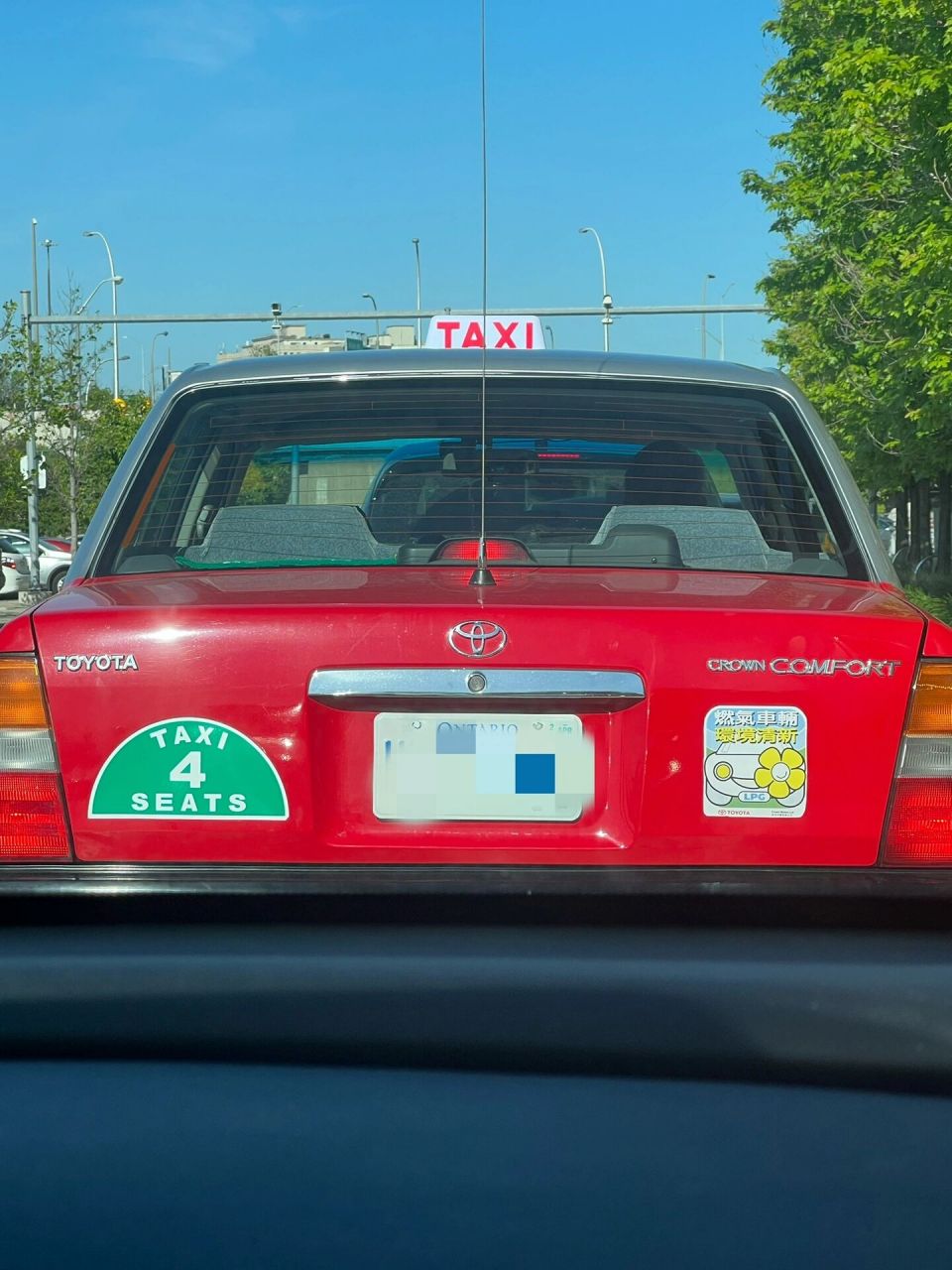 多伦多闪现香港的士07 头一回在多伦多看到老式香港的士,打表计费的