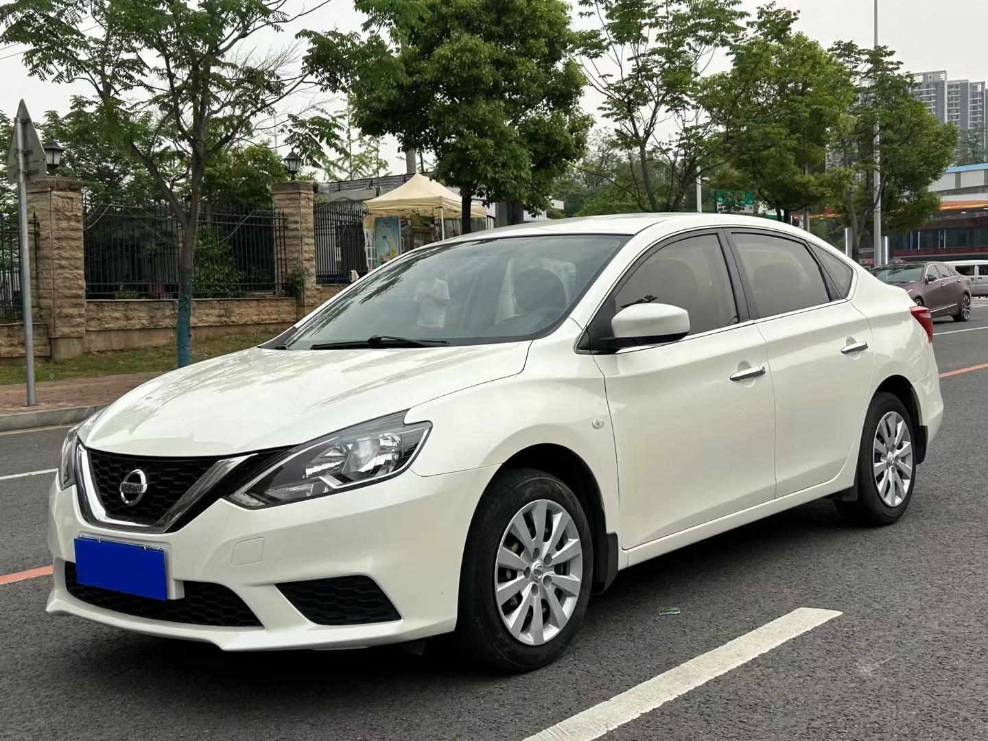 6自动,省油代步利器,最美珍珠白,大屏导航,织布座椅,全车原版 ,全款3