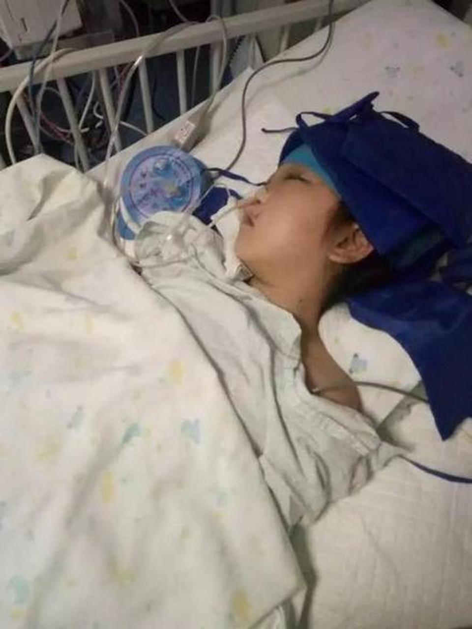 10岁孩子被跳楼者砸中昏迷不醒# 一名10岁的孩子在晚上被17楼跳楼的