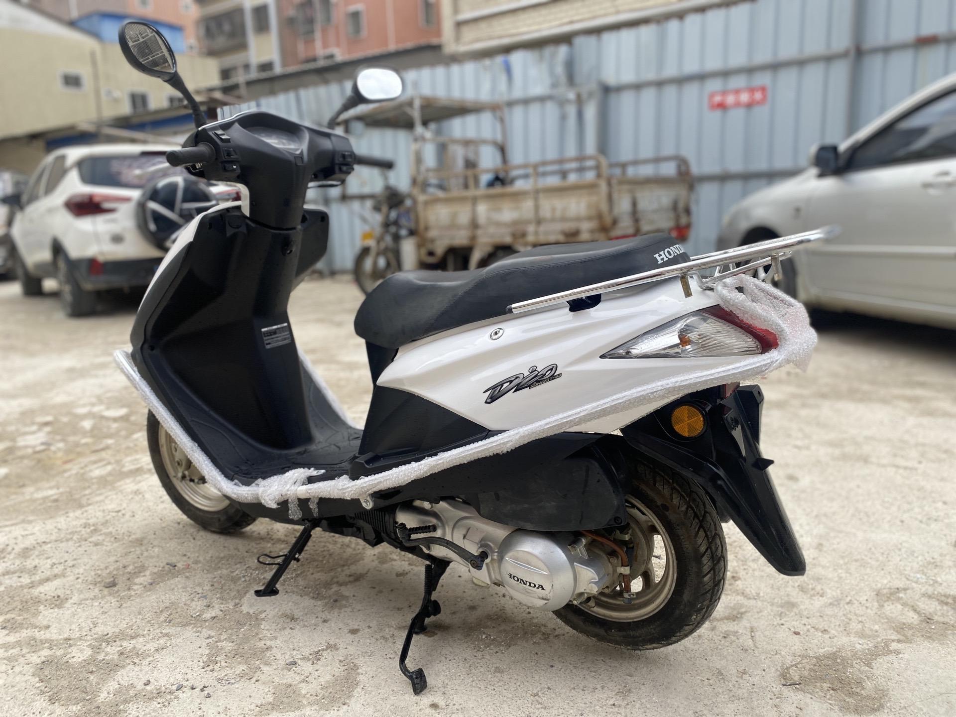 新大洲本田125dio      车况精品    9.5成新  实表2.