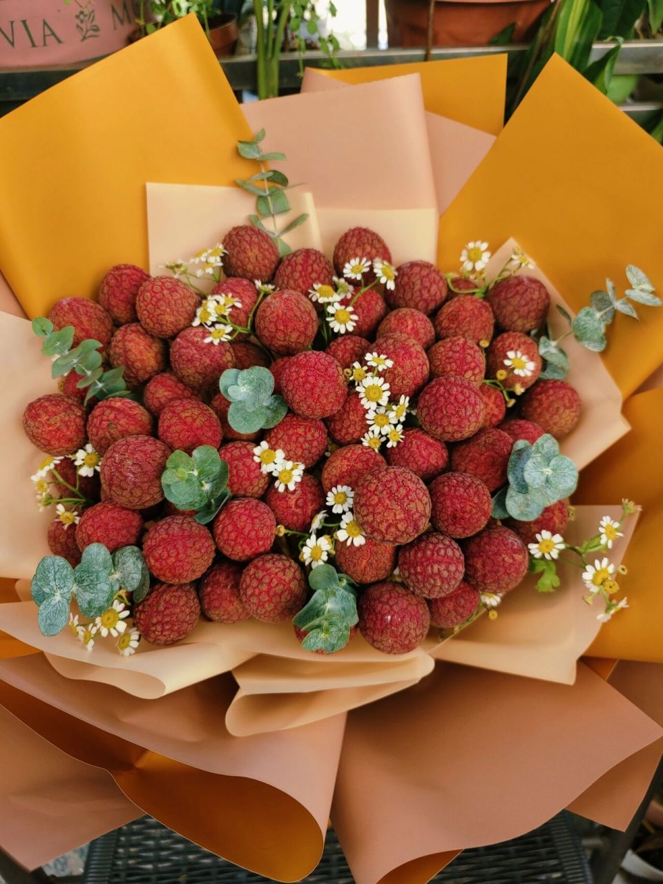 夏天到了,又到了荔枝的季节这个夏天你想收到荔枝花束吗?