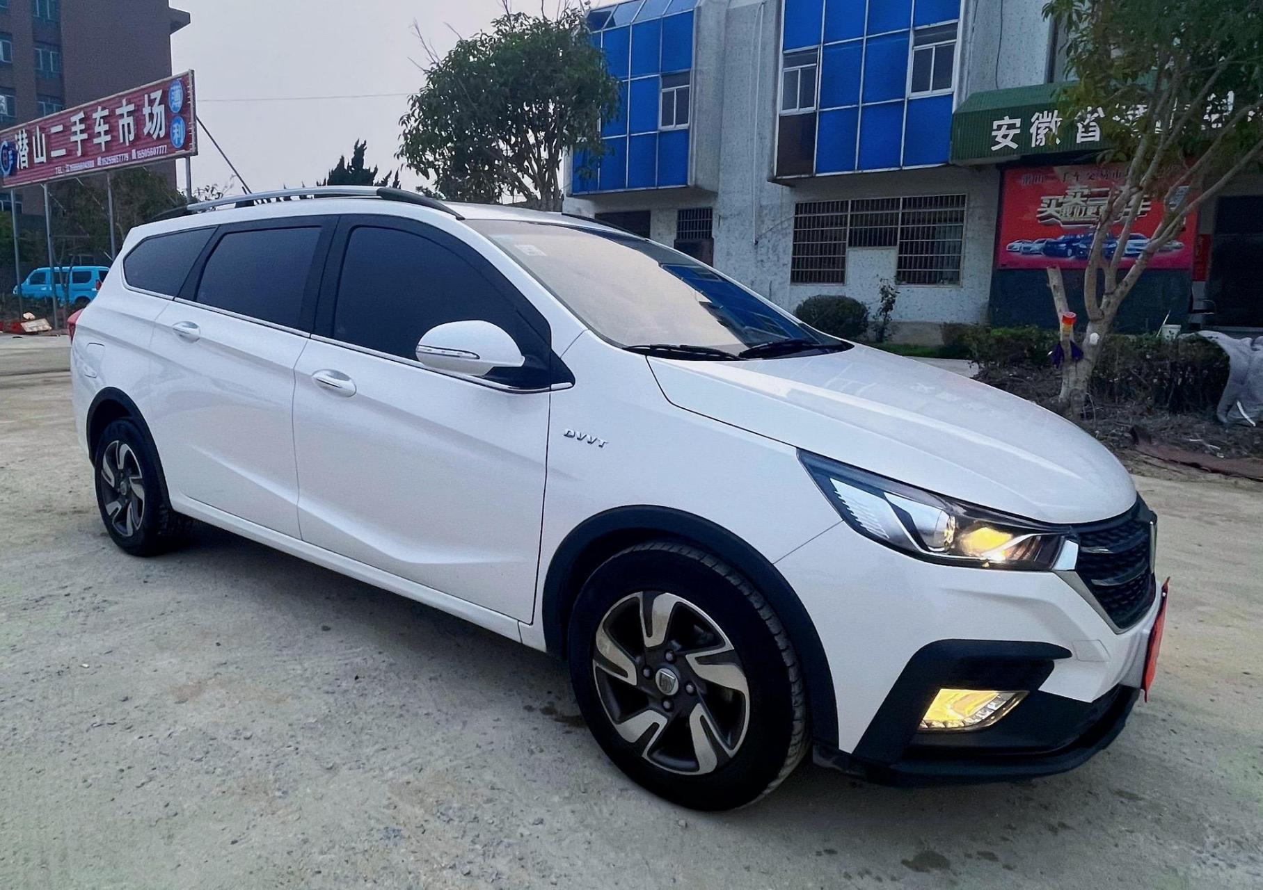 宝骏310w豪华加长版,2019年3月上牌,个人一手精品无事故,自动旋钮档位