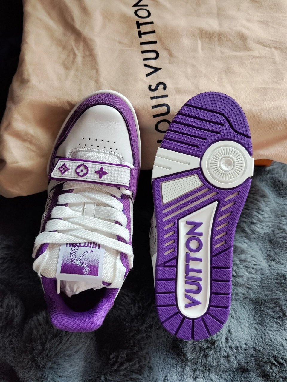 lv trainer尺码是个迷 lv的鞋子我基本都是穿35.