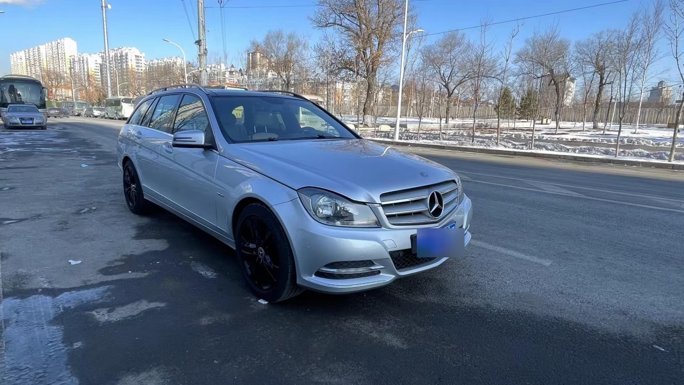 2012年奔驰c200豪华运动旅行版 新车上路56万元 1.