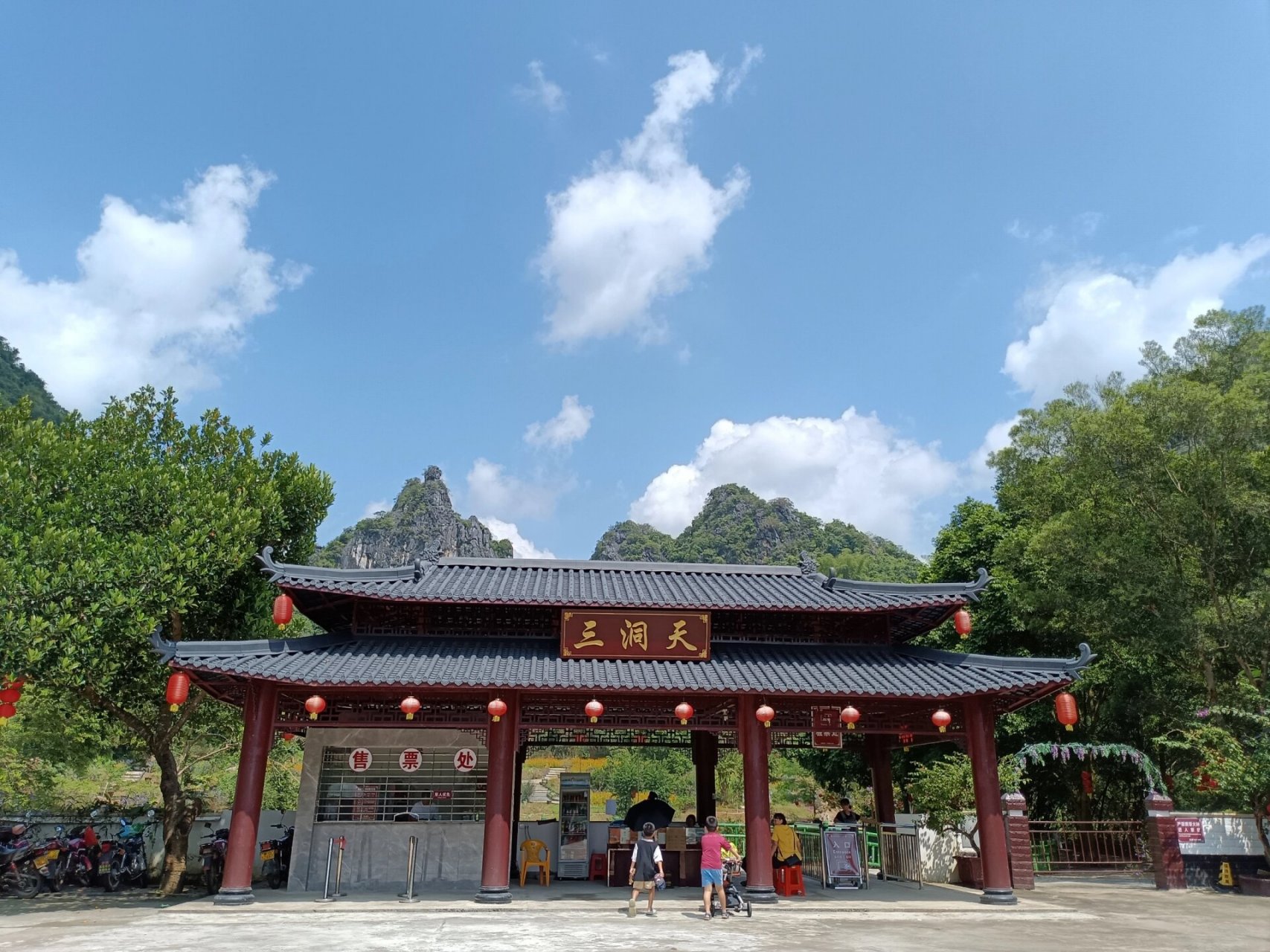 阳春旅游 凌霄岩or玉溪三洞?怎么选! 凌霄岩和玉溪三洞相距不远!