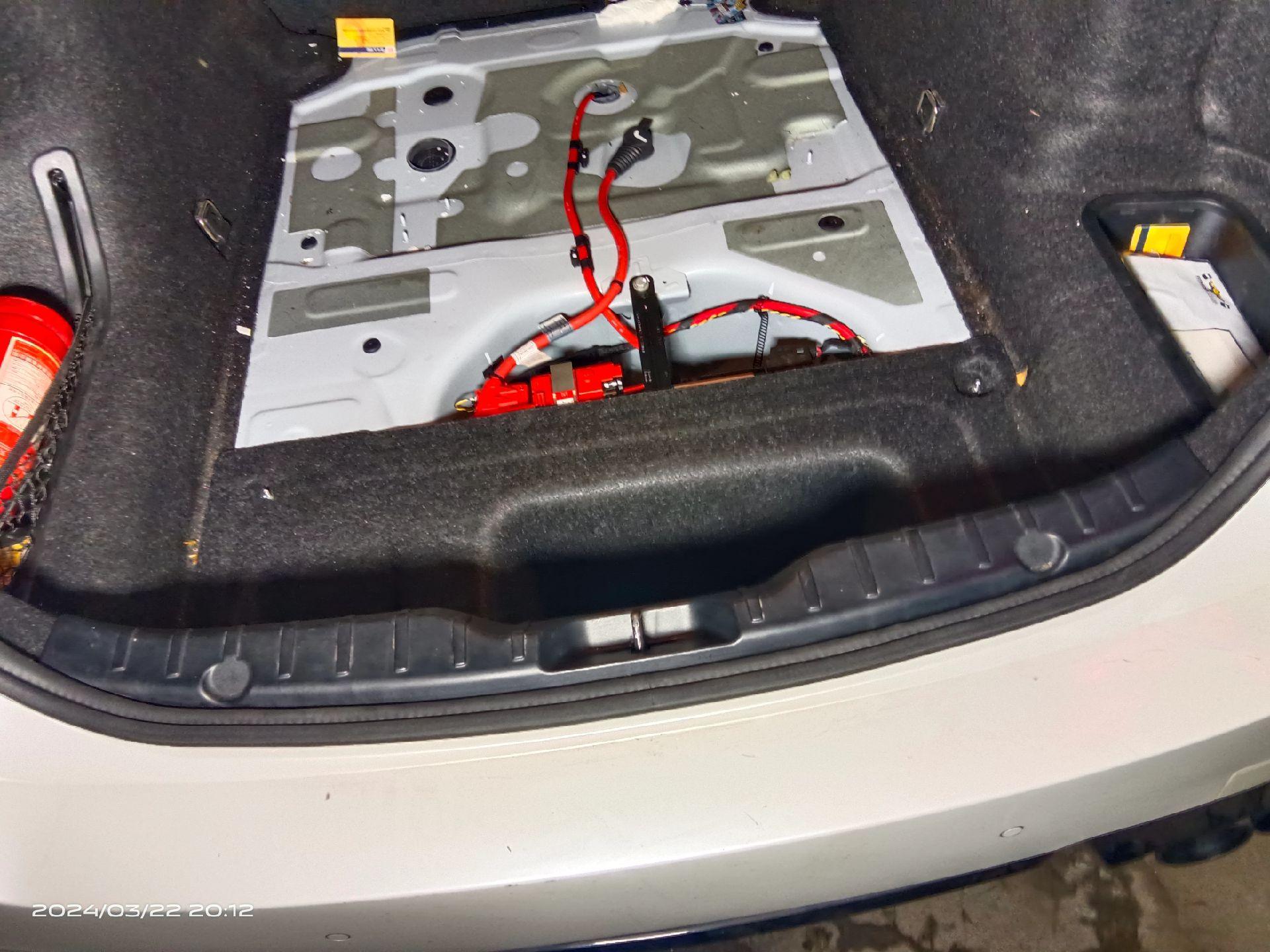 宝马5系更换agm电瓶