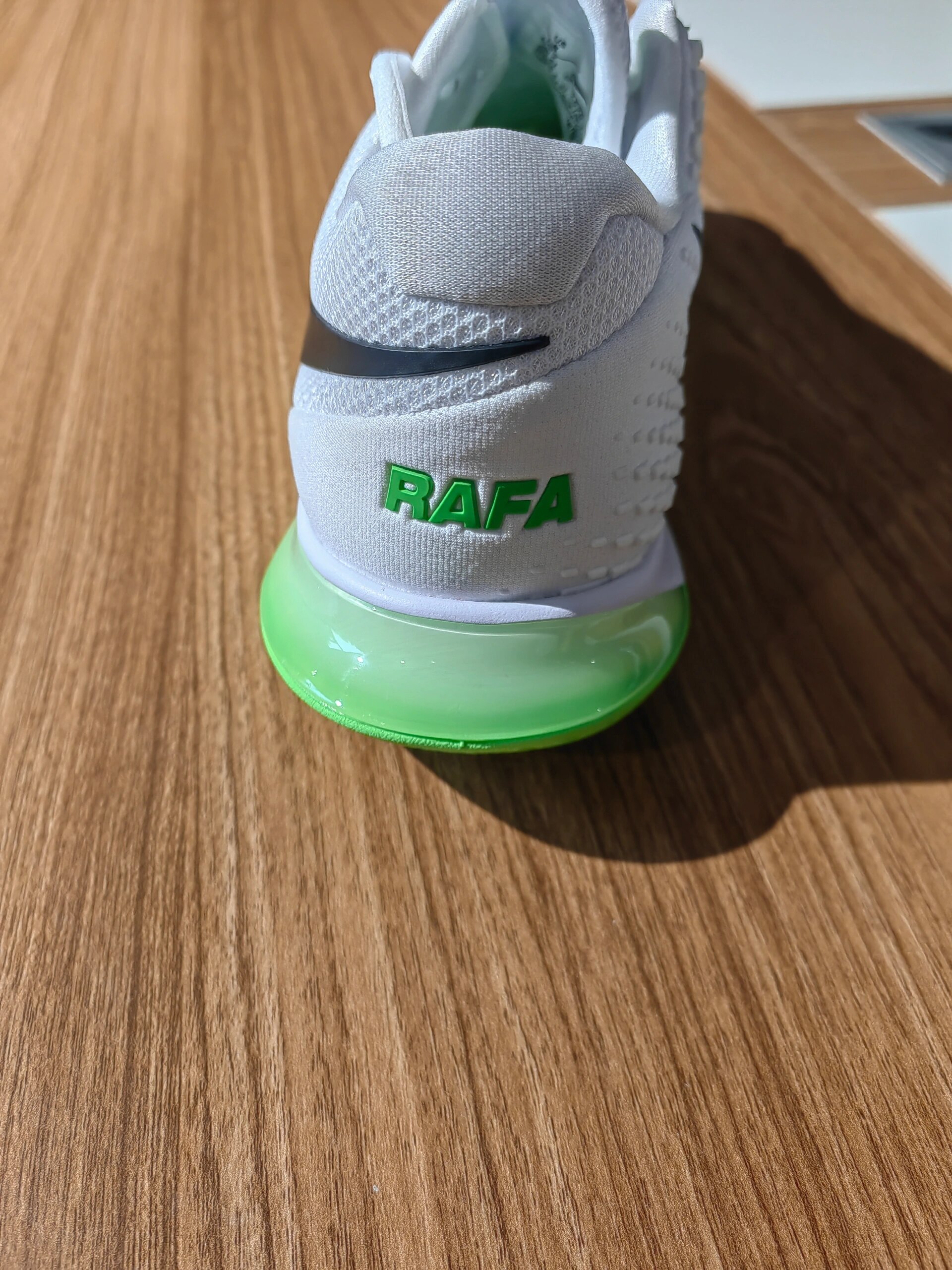 nike新配色纳达尔款网球鞋,促销价格669元 nike 纳达尔网球鞋,新款