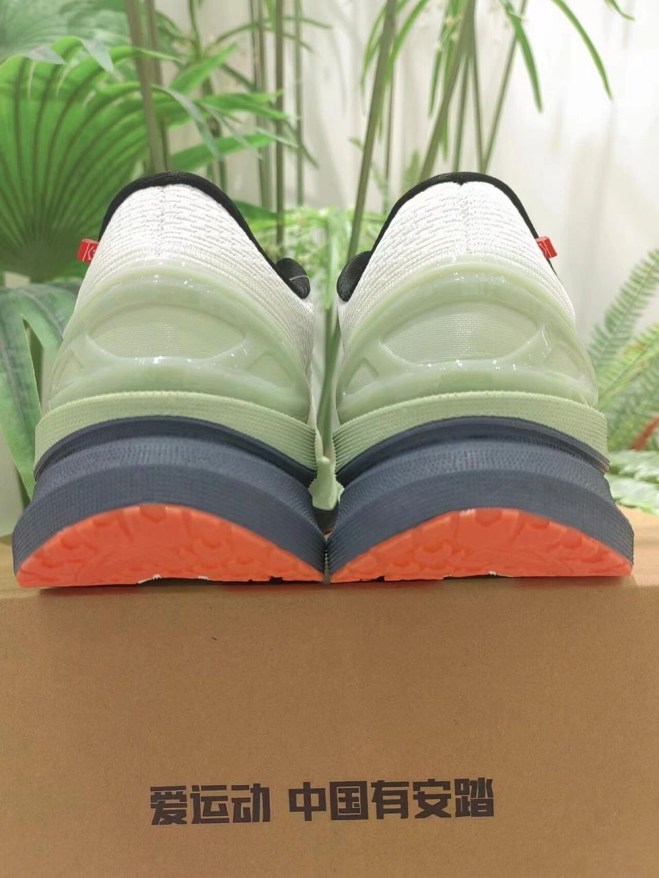 安踏冠军2代pro跑鞋 新配色,防泼水
