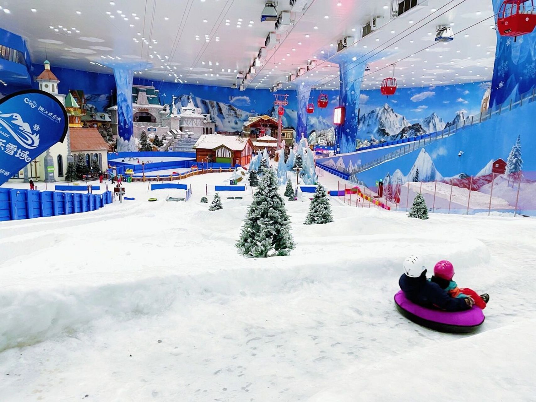 网上看了好久 今天终于来长沙湘江欢乐雪域滑雪了啦 长沙室内最