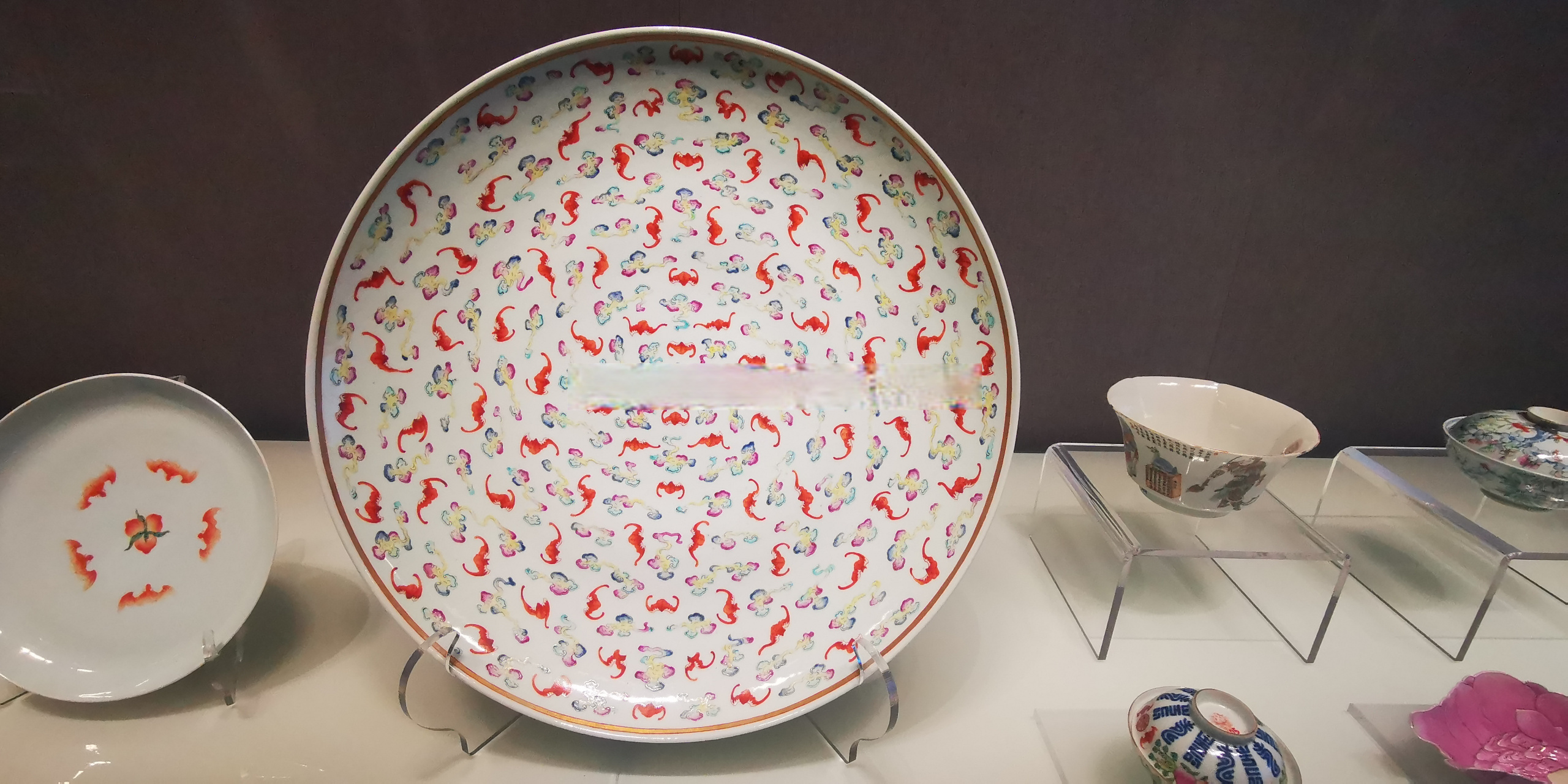 河南博物院# 河南博物院此展品寓意很好,蝠纹大盘(扶稳大盘)[笑縘]