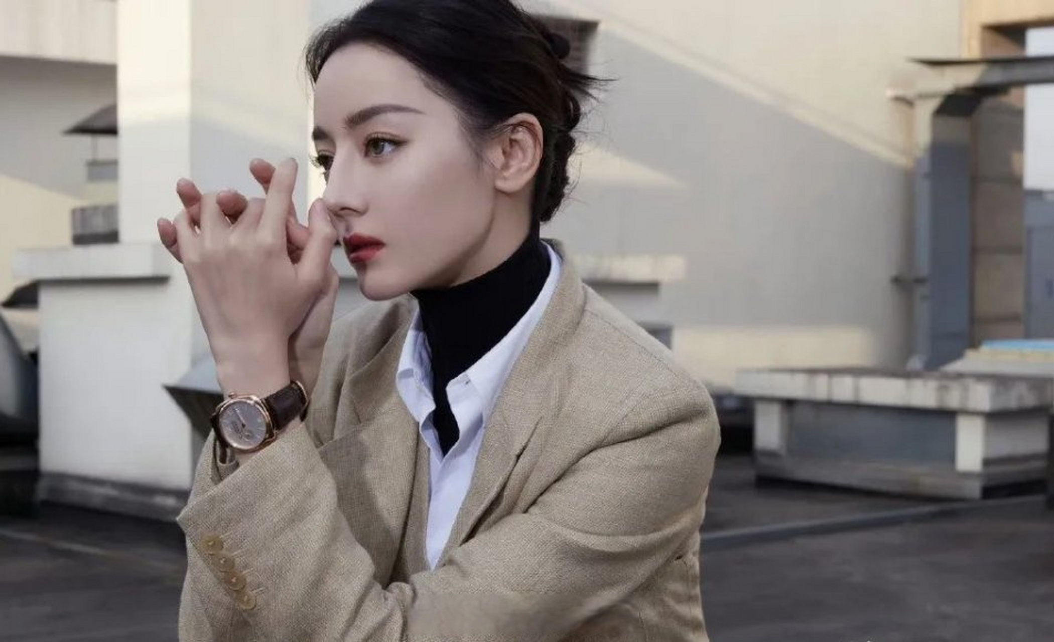 五官精致,笑容明艳,迪丽热巴从小美到大 谁能想到当年的小女孩儿