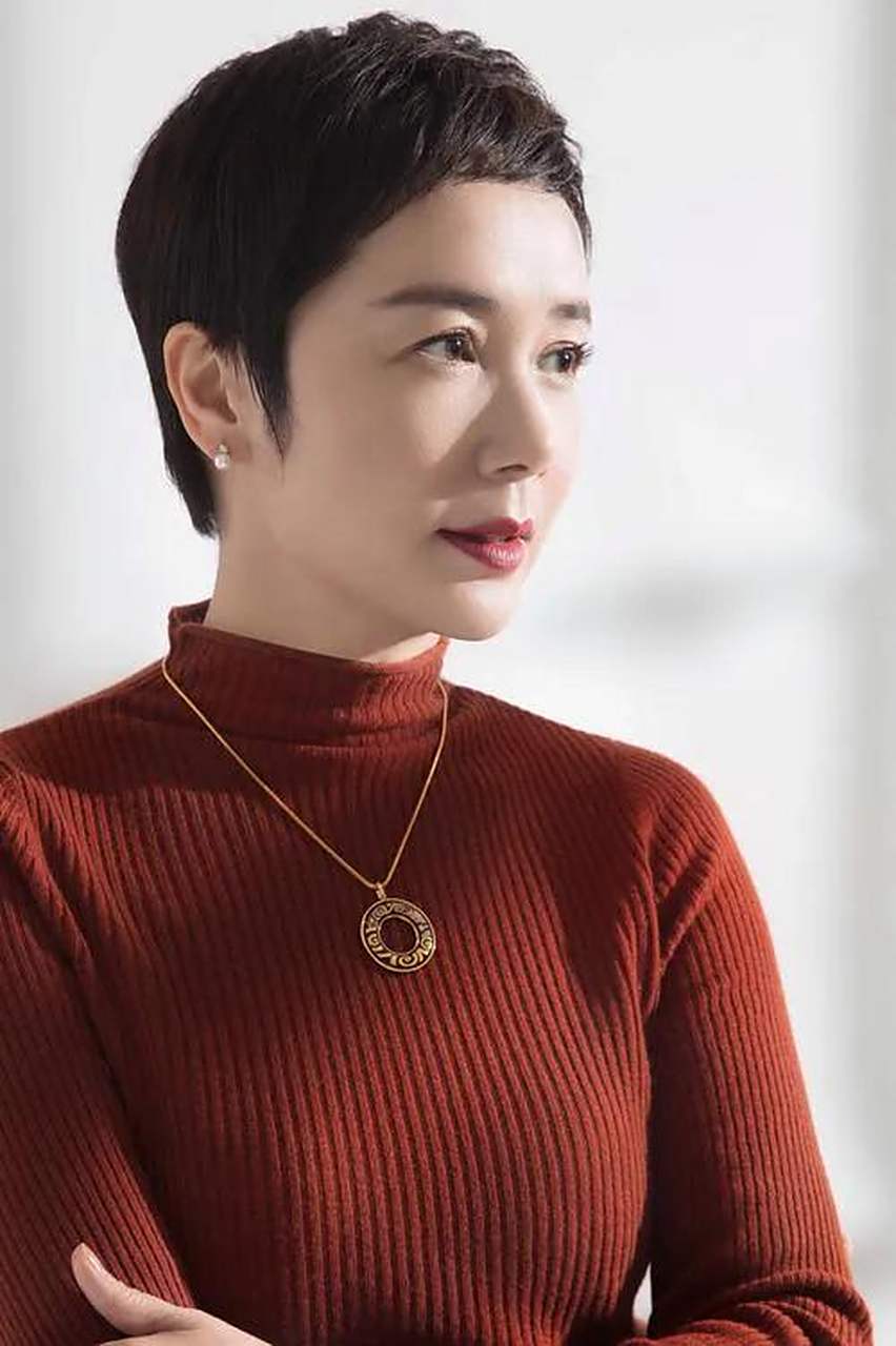 这是演员蒋雯丽三姐妹的合影,分别是大姐蒋雯娟,二姐蒋雯媛,小妹