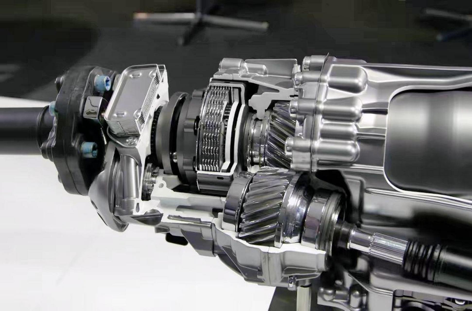 【精妙绝伦的机械～托森差速器】  在讲托森之前,我先给大家说明白