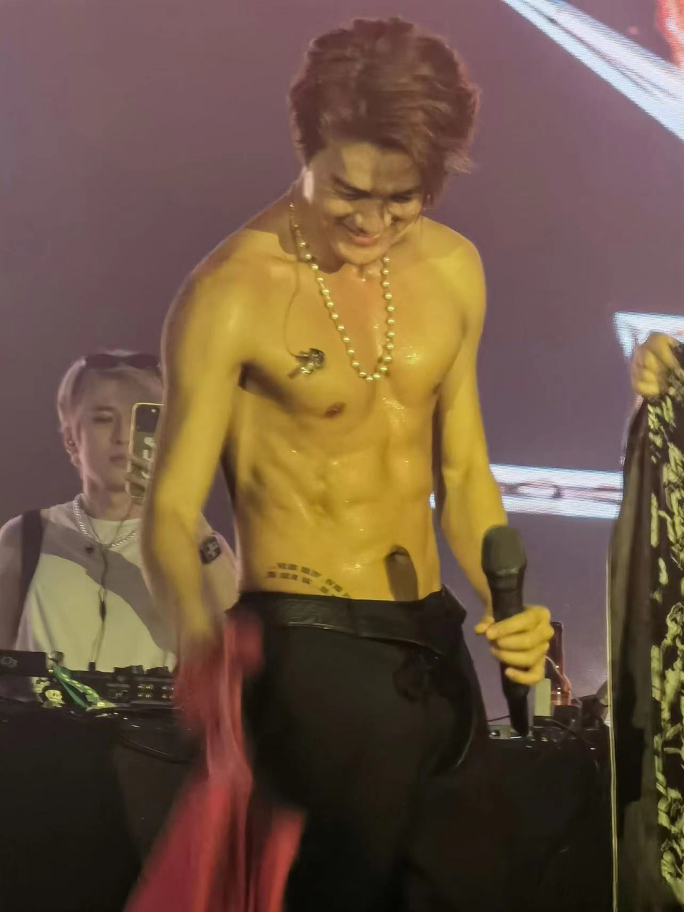 吴克群腹肌#吴克群巡演肌肉线条惊到了,腹肌胸肌以及子弹肌状态帐是