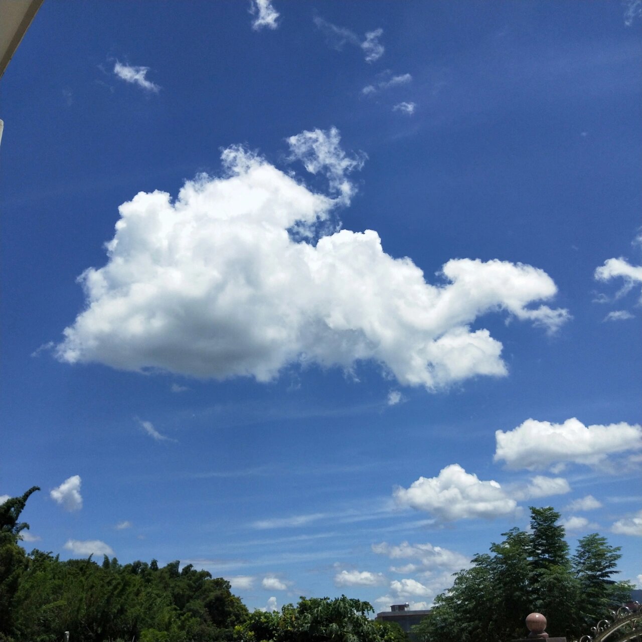 蓝色的天空,代表想你吗?