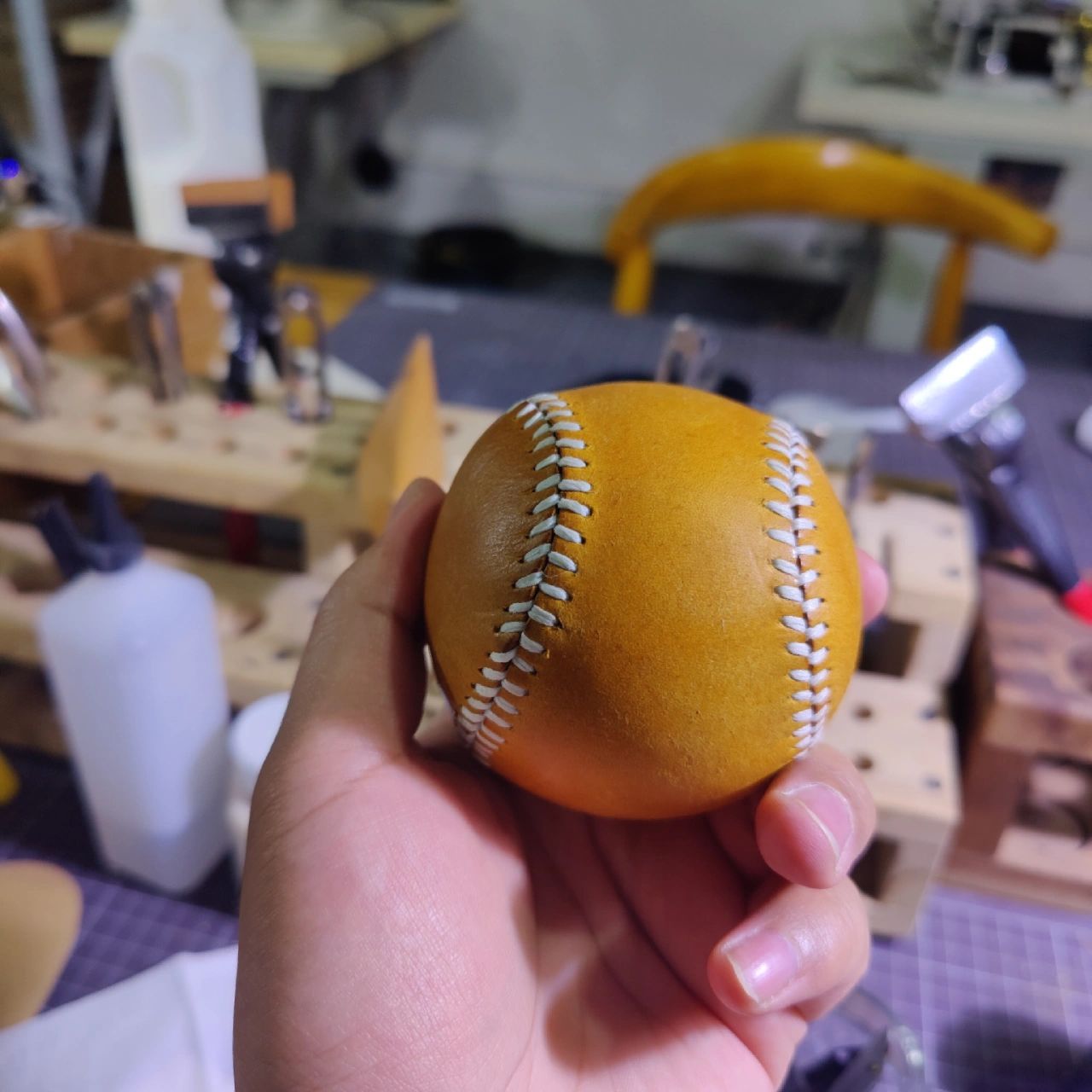 手工缝制 棒球制作过程 98 第一次缝 ,实在是太麻烦了 缝了2小时了