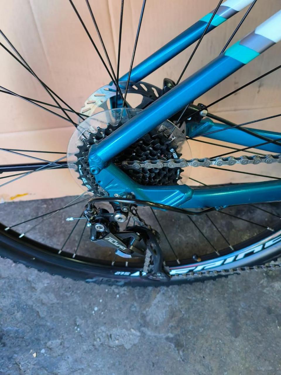 23款美利达公爵600,双油碟27速,前叉带线空锁死,车架15寸,成色很新