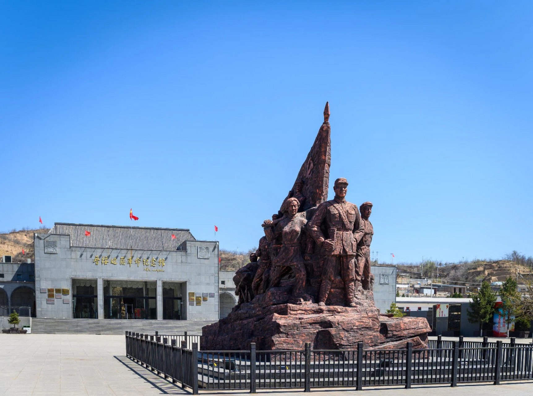 纪念馆收藏陈列了反映晋绥边区革命斗争史的图片,文字,实物等珍贵文物