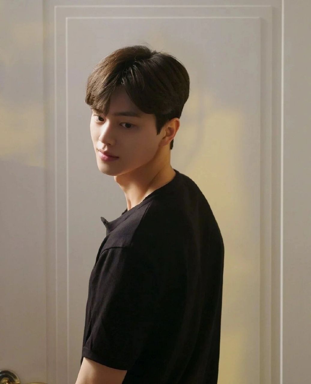 桑延真人版!发型,宽肩,抽烟,穿搭!