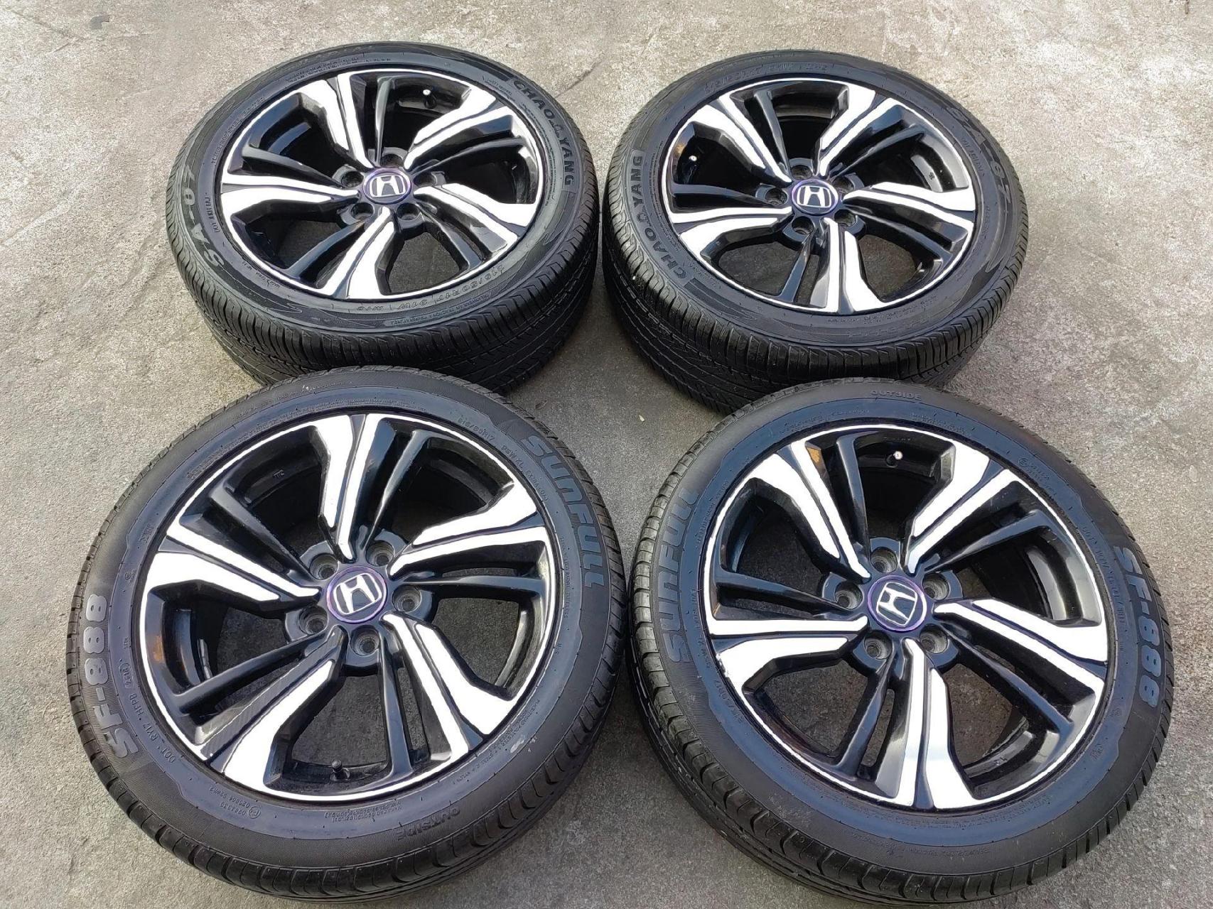 十代思域原厂17寸轮毂带胎一套,成色如图,无翻新,无修复,无变形