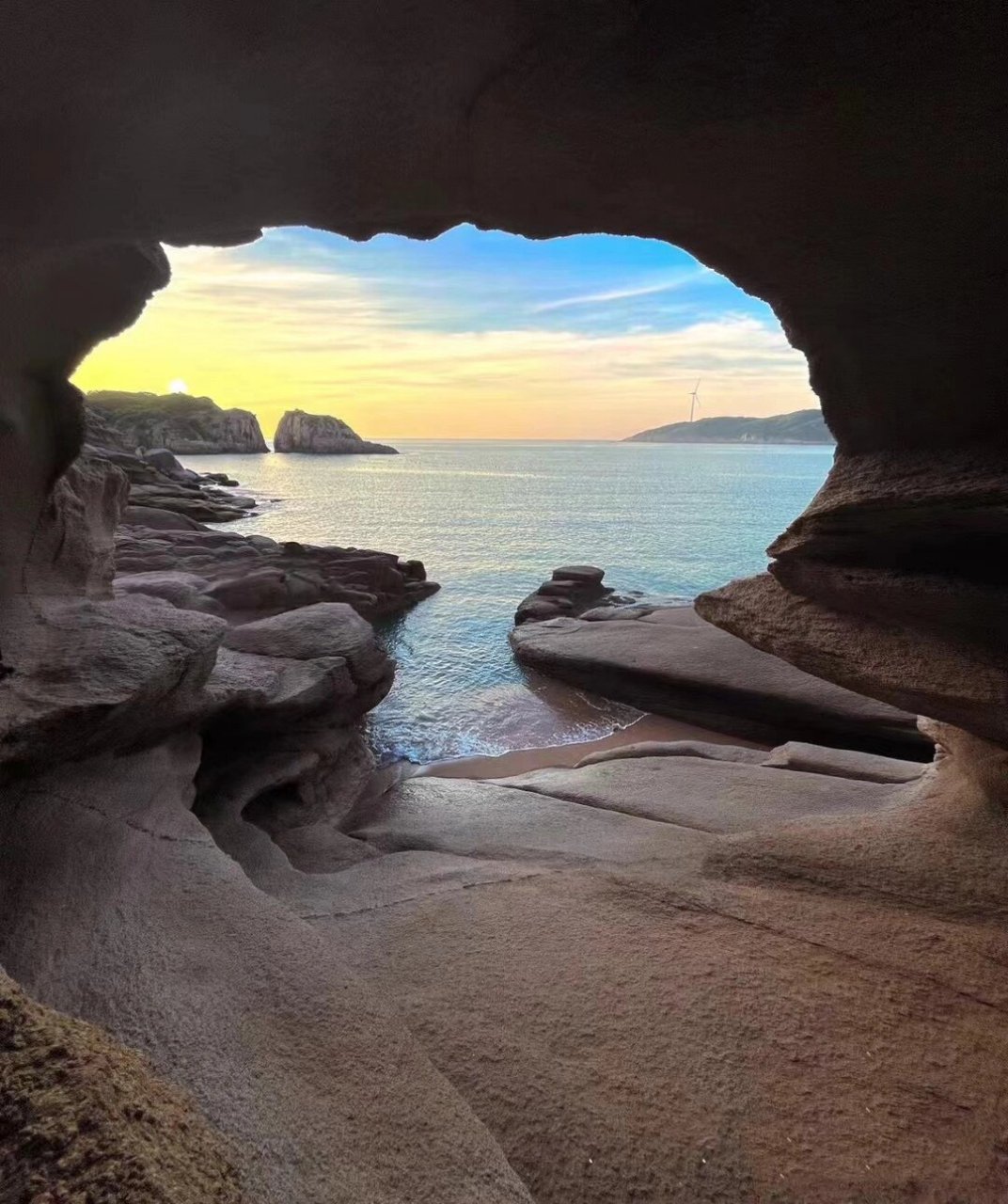 霞浦下尾屿海蚀洞图片