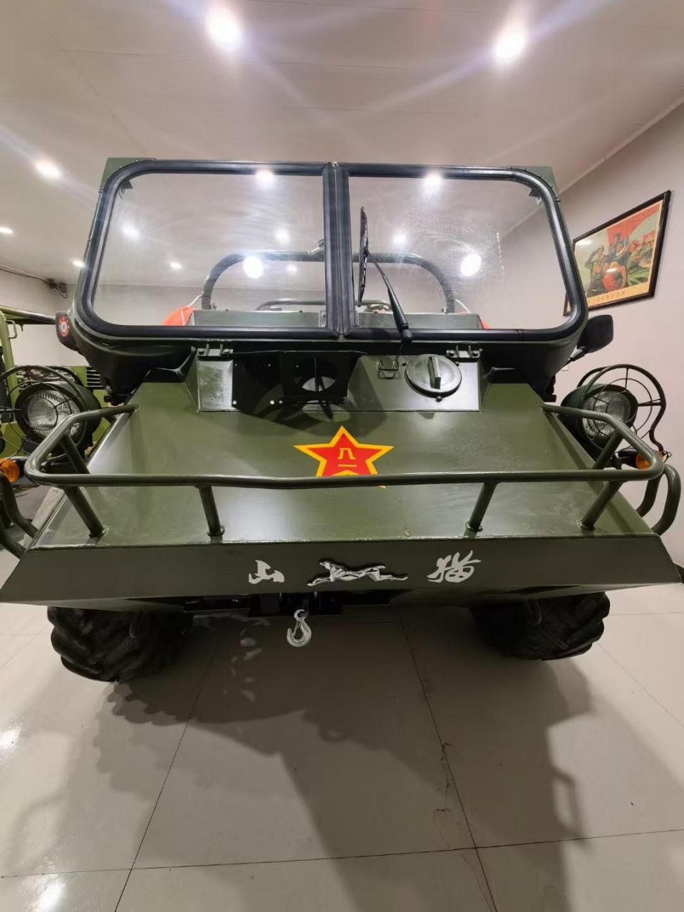 军用退役,山猫8驱水陆两用车,服役6小时,新车270万,裸车20(大不溜),别