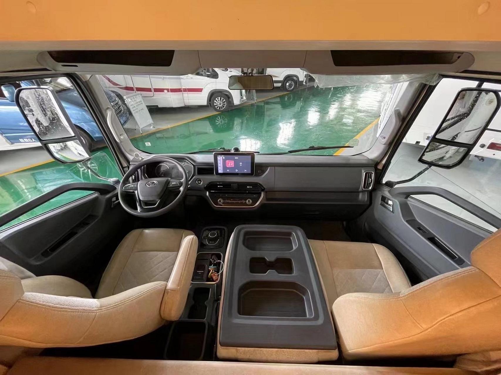 最新到店:22年1月上牌骏驰上汽轻卡h500房车,2.