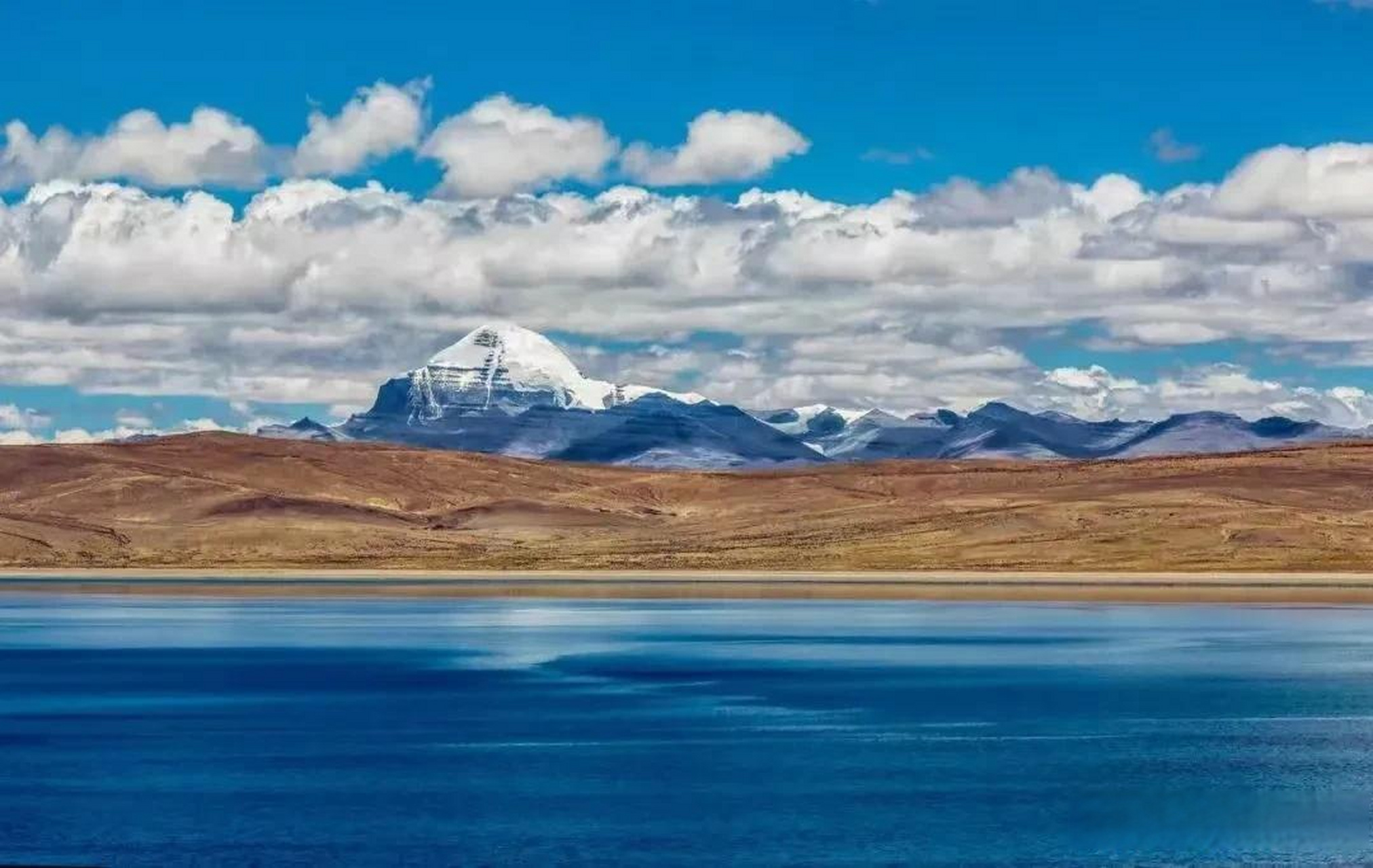 出句:万里云天阔; 下联:请对