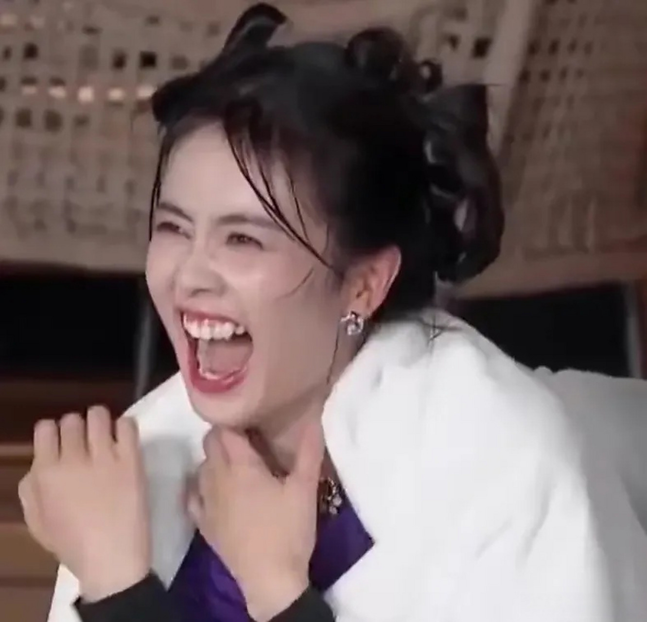 杨紫,张子枫,白鹿是不是也是不能大笑,大笑起来脸就崩