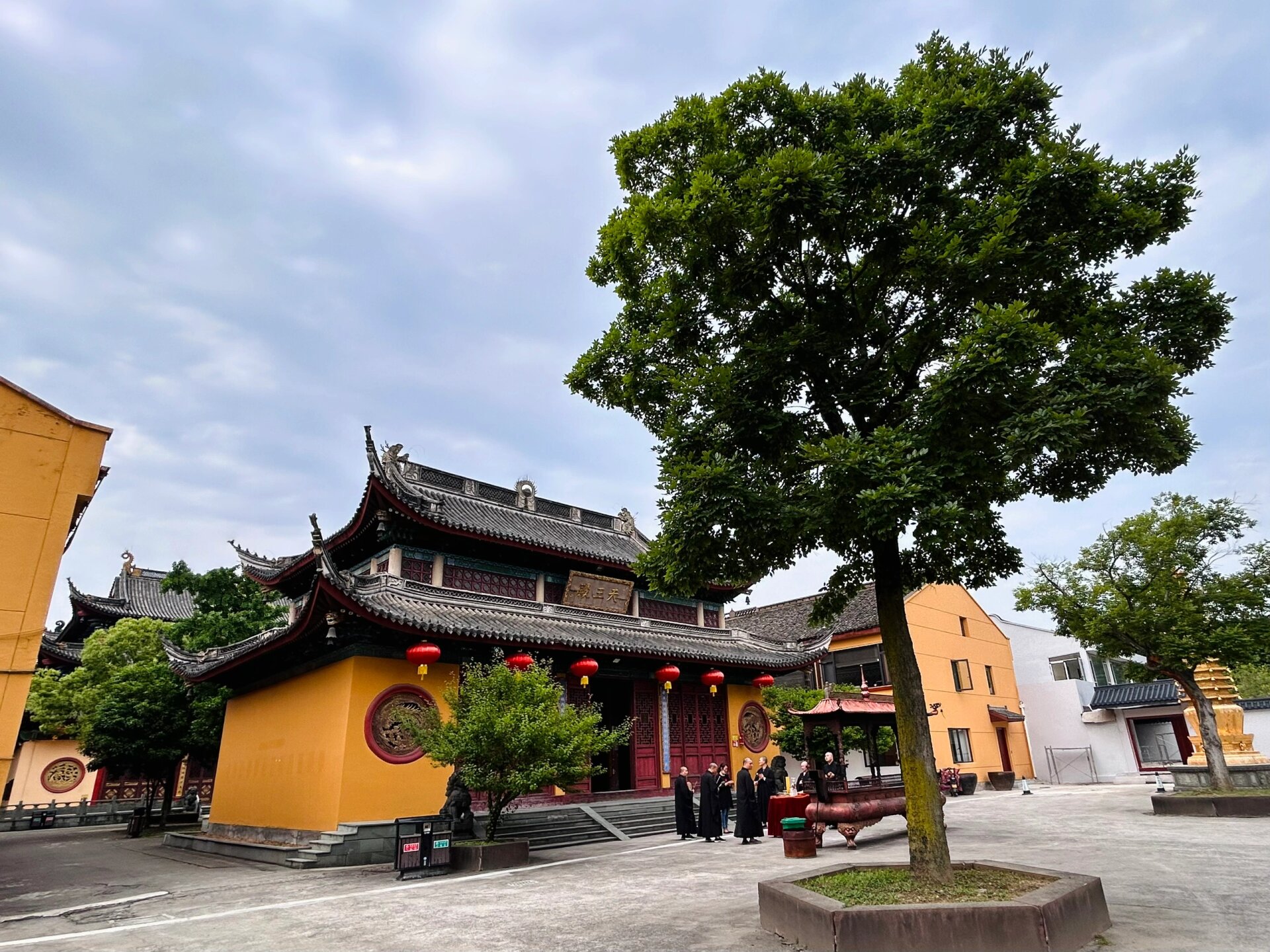 龙华寺|宁波江北小众古寺 龙华寺始建于唐咸通六年初名凝光院,后改名