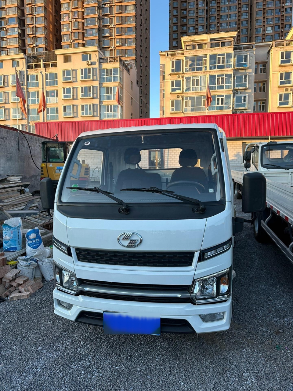 新到22年8月跃进平板,国六汽油牌,1.