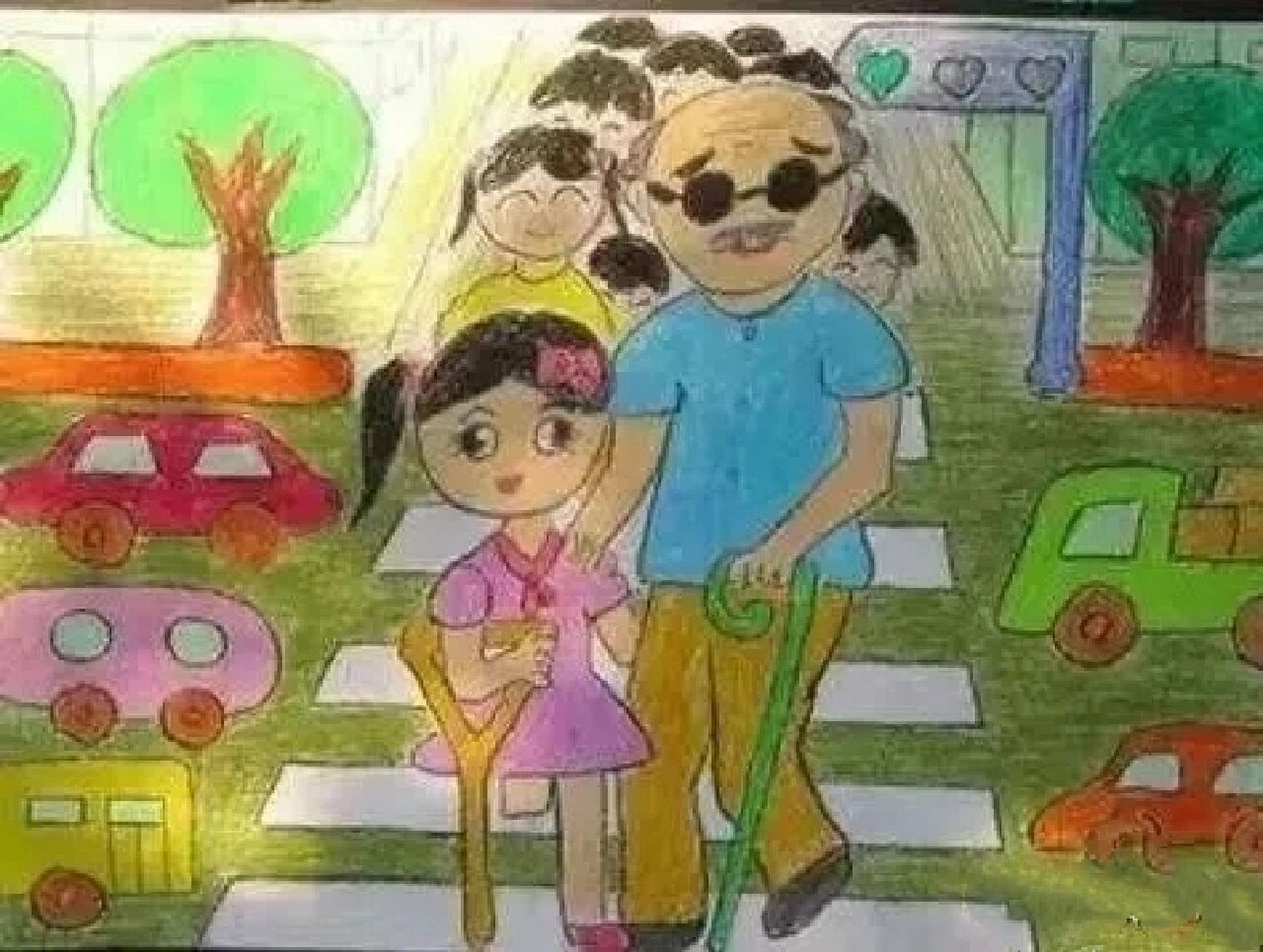 看图写话 扶盲人爷爷过马路 周五的中午,阳光明媚,天上飘着朵朵白云.