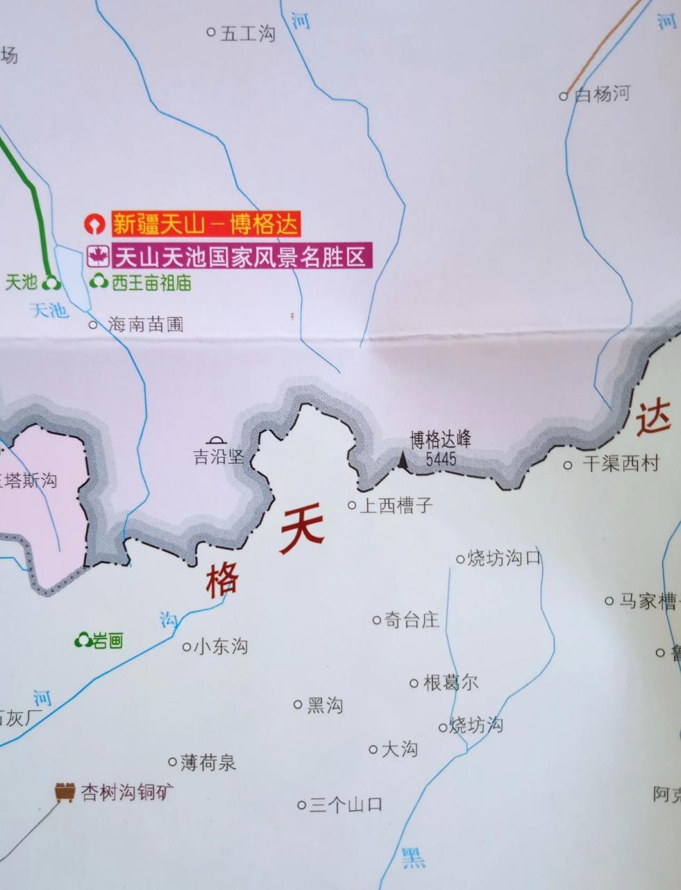 新疆博格达峰坐落在阜康市境内,海拔5445米,这是天山山脉东段的最高峰