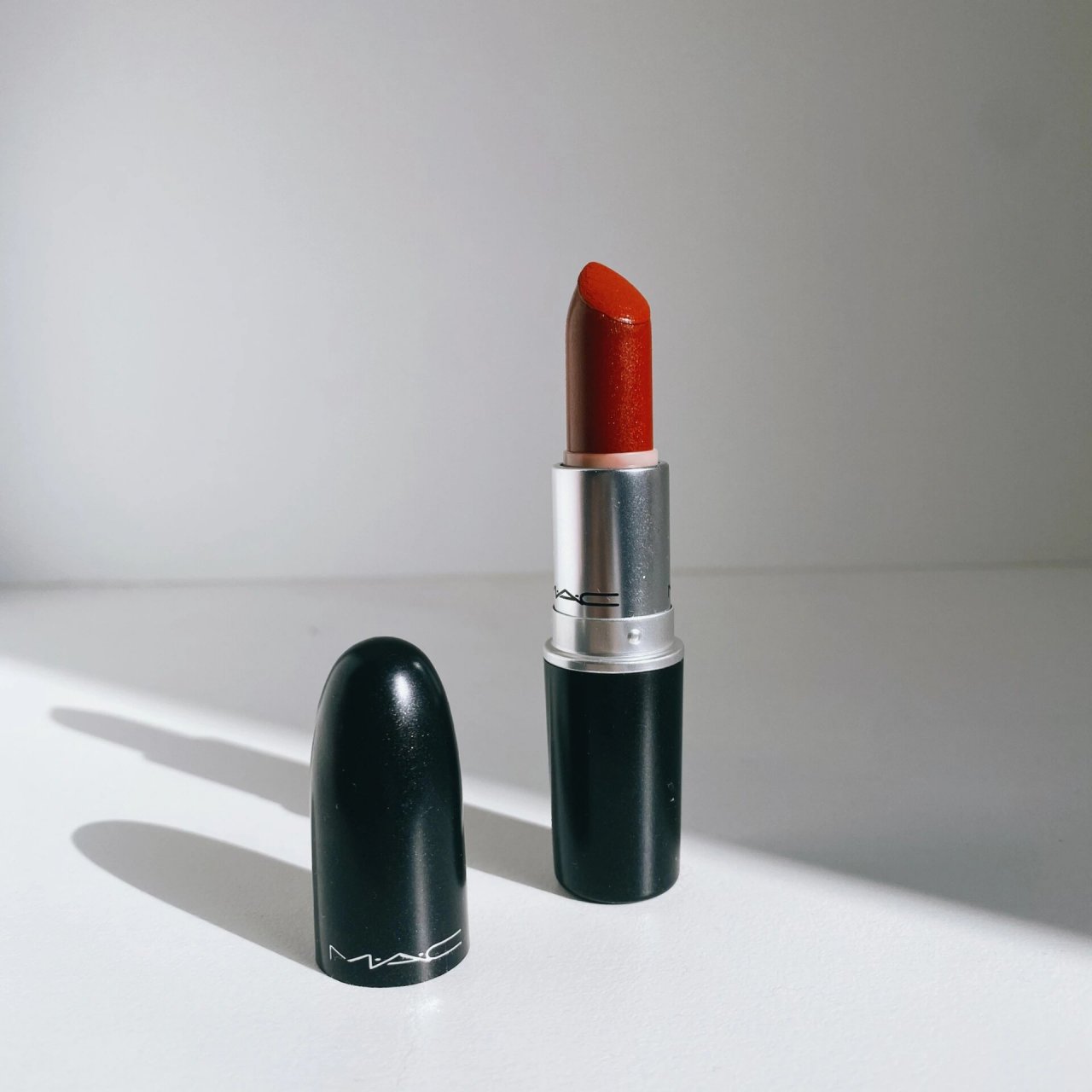 口红试色|mac 646marrakesh棕红脏橘色 646这支是一支从颜色到质地都