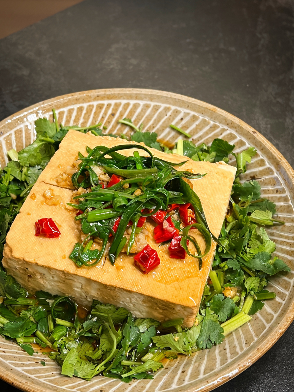 "老豆腐蘸酱油,天下美味之一" 于谦老师有一道热豆腐蘸酱油,被他称之