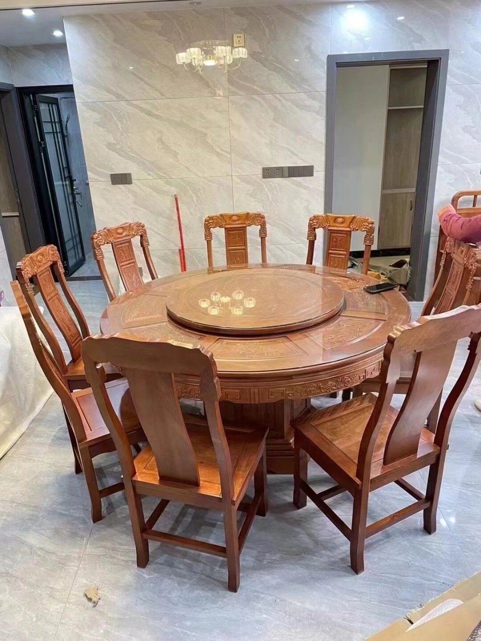实木大圆餐桌 # 型号 材质,主框格木 面多层板雕花,a级厚料,水性环保