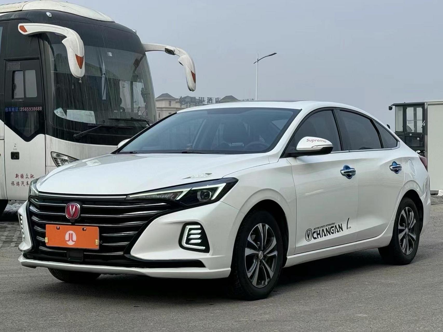 00长安逸动plus.特价4.98万  2021年5月.1.6l手动豪华版.顶配.天窗.