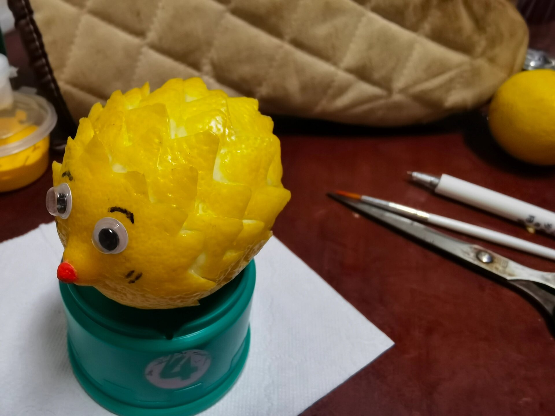 幼儿园手工水果宝宝之柠檬刺猬