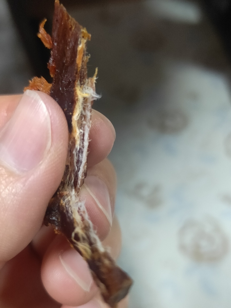 网上买的风干牛肉干 ,撕开看里面有白色的像棉花似的东西.
