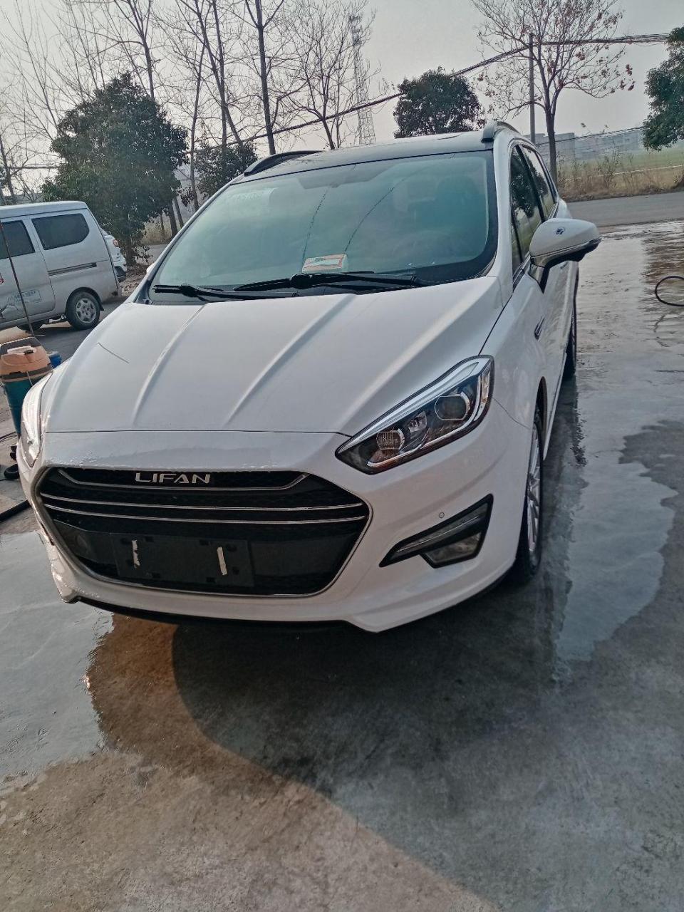 17年11月力帆轩朗 高配  全景大天窗 真皮座椅  自动档 自动大灯 360