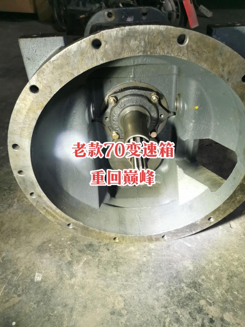 雷沃拖拉机变速箱总成对接沃德后桥