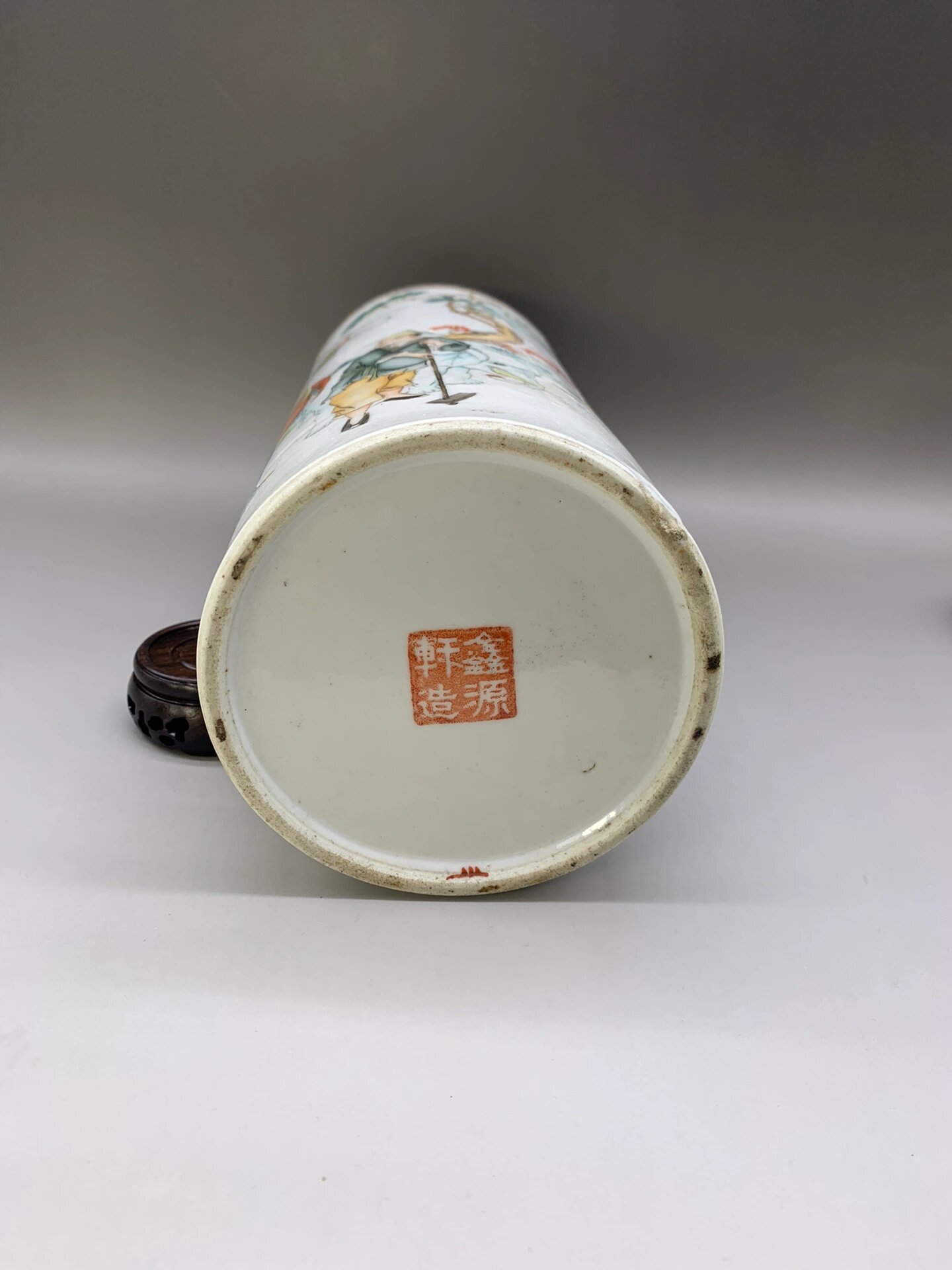 晚清·民国 浅降彩人物帽筒·名家吴少峰绘制