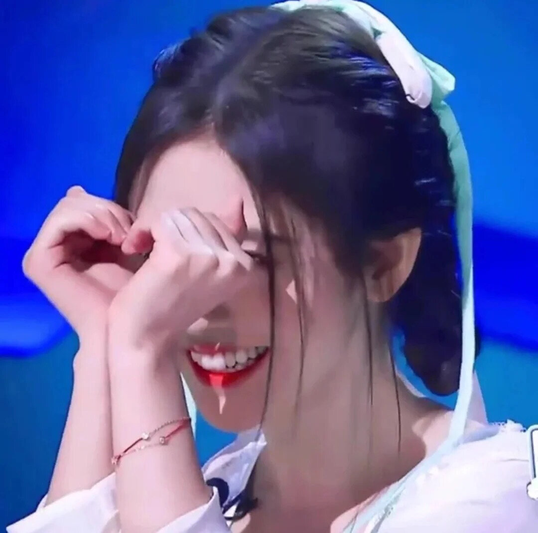 鞠婧祎比心女头