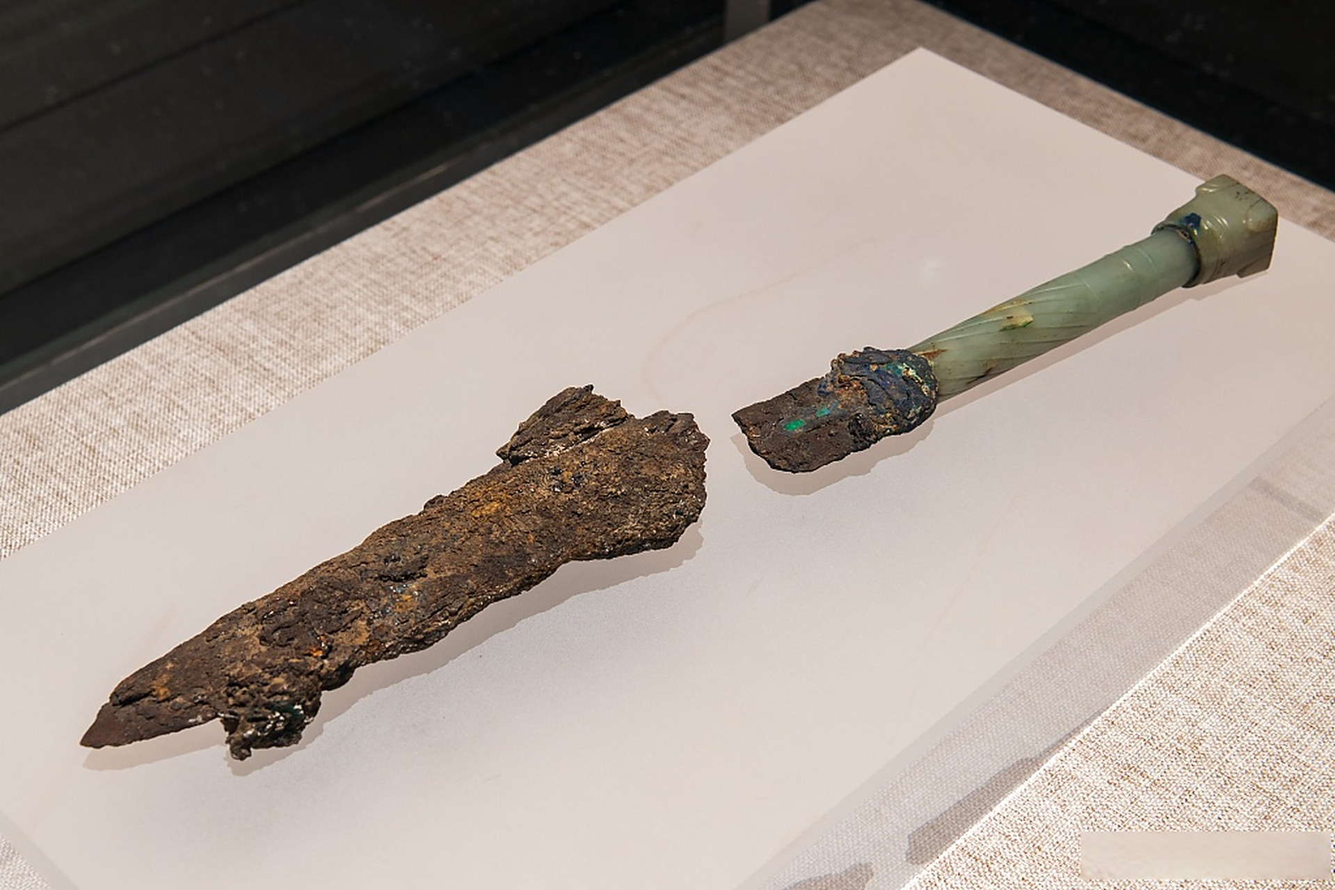 第一剑集铁铜玉于一身#】以玉为柄,以铜为芯,以铁为身,这把玉柄铁剑