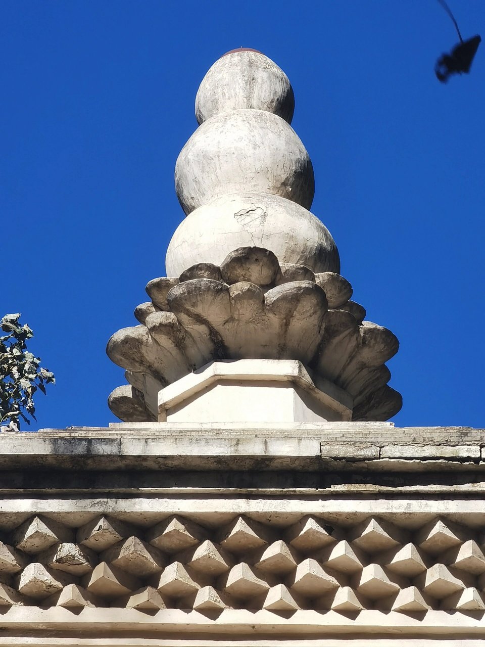 涞水龙严寺塔,原名镇江塔,位于河北省保定市涞水县中水东村西,清水河