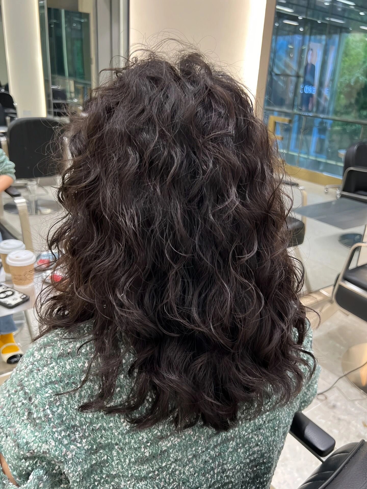 中长发女生烫发法式羊毛卷蓬松减龄显脸小