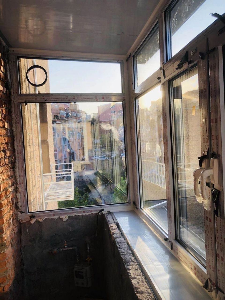 旧房换窗‖阳台探出(外探) 96关于阳台探出,相信很多老房子改造时都