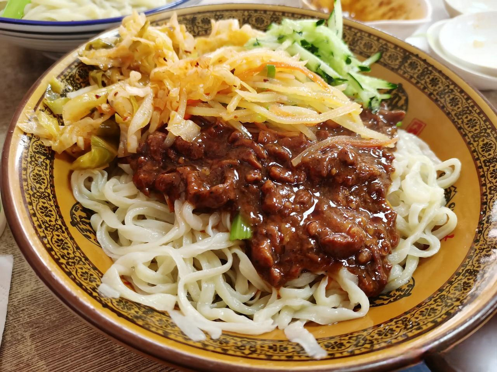 主要的原因呢,新疆的拌面油面条硬,因为我是越来越喜欢吃清淡的,悠