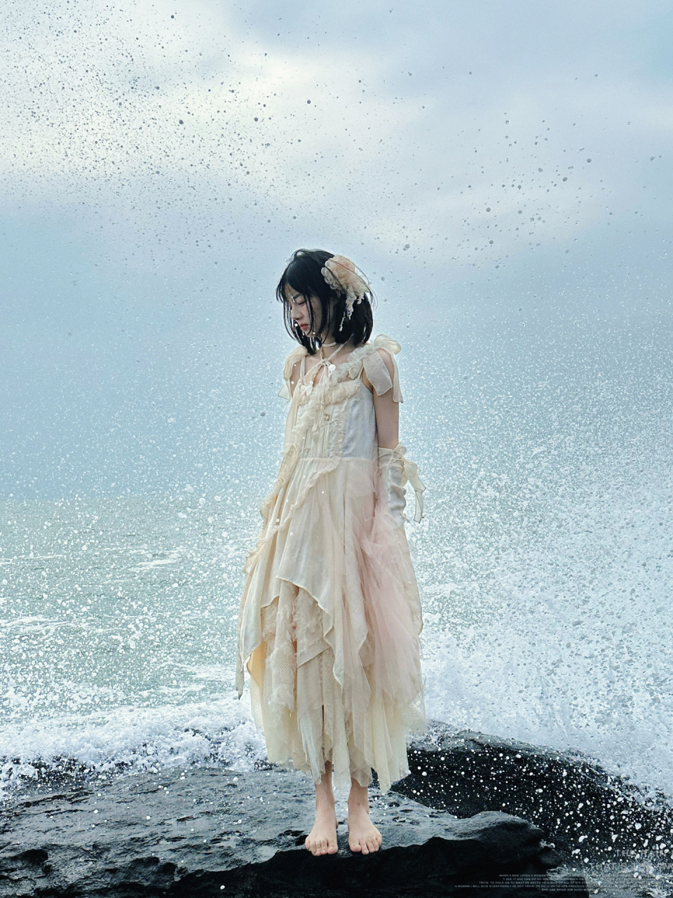 流浪诗人与她的鸟-差点被浪拍进海里版98 上次去海边带了流浪诗人